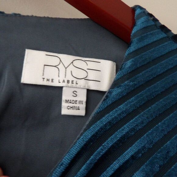 RYSE Dress Womens Small Blue/Teal Striped Ruffle Hem Mini Velvet Cocktail‎ - Picture 5 of 14